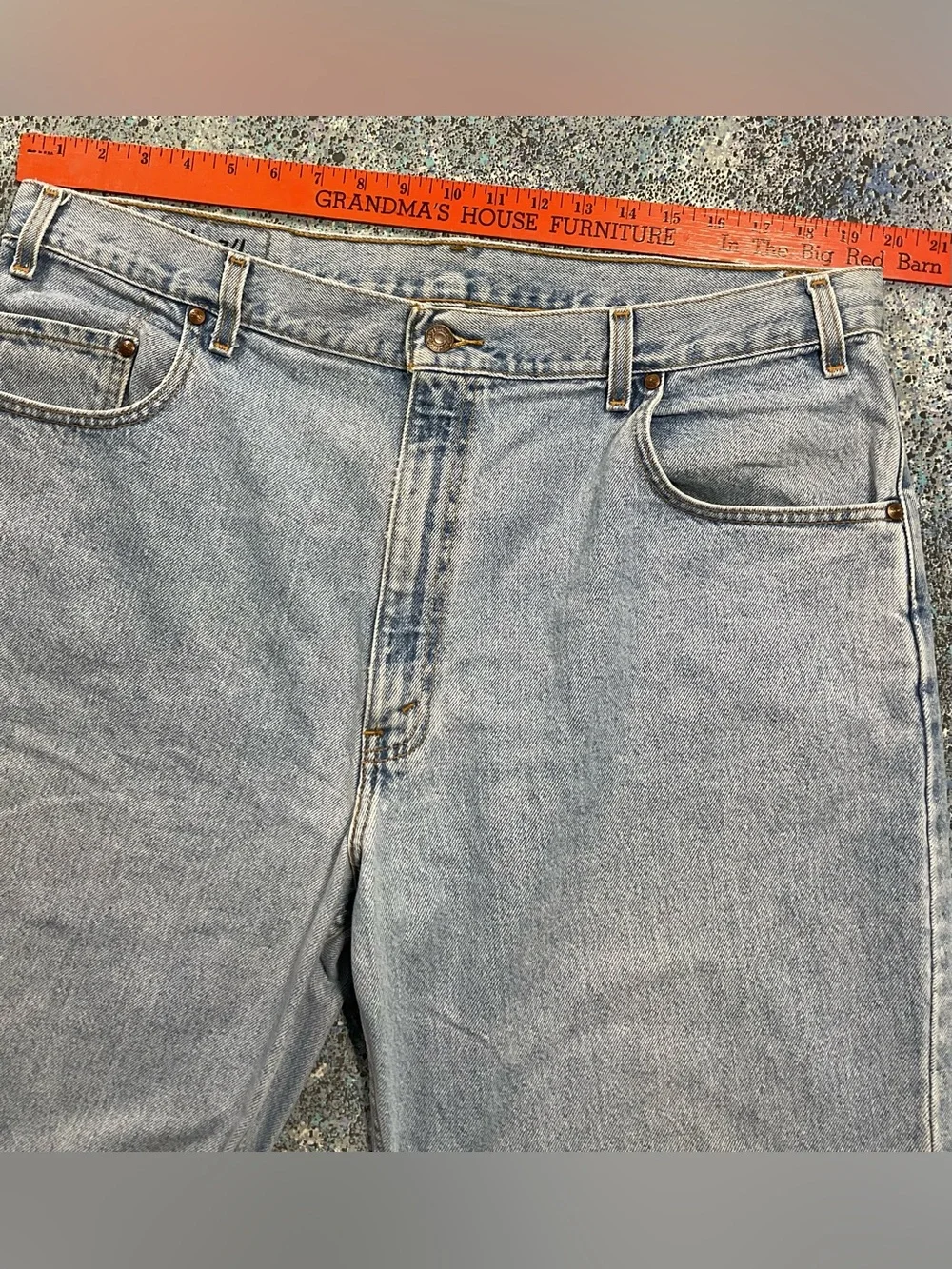 Levi's Men's Light Wash Relaxed Jeans. Brown Tab Vintage 1999